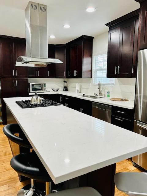 Gated Contemporary 3 Bedroom - 2 Bathroom Home In South La Plus Parking Los Angeles Eksteriør billede