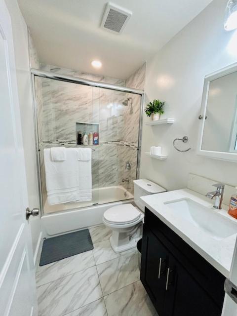 Gated Contemporary 3 Bedroom - 2 Bathroom Home In South La Plus Parking Los Angeles Eksteriør billede
